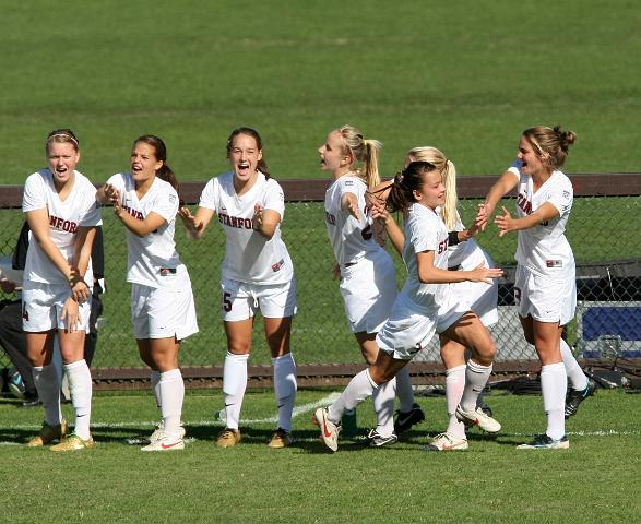 Stanford-Cal Womens soccer-013.JPG - 2009 NCAA Women's Soccer, Cal at Stanford.